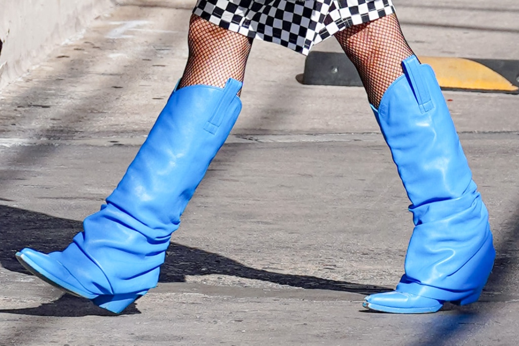 gwen stefani, jimmy kimmel, white tank, checkered skirt, blue western boots