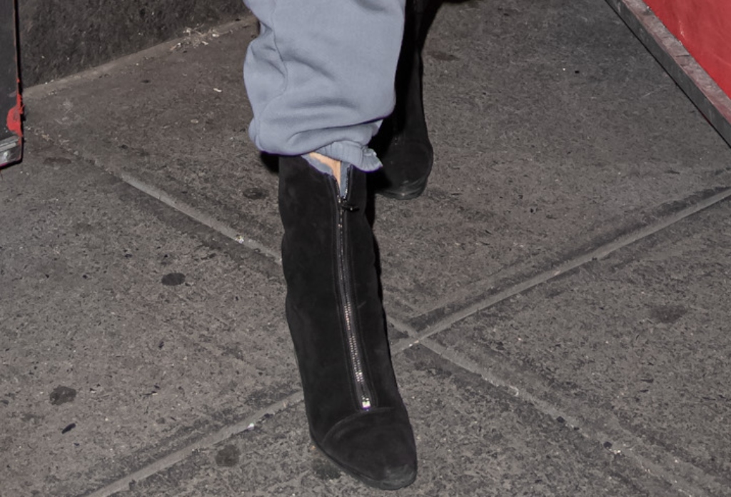 sarah jessica parker, black boots with a zip-up front and comfortable block heel