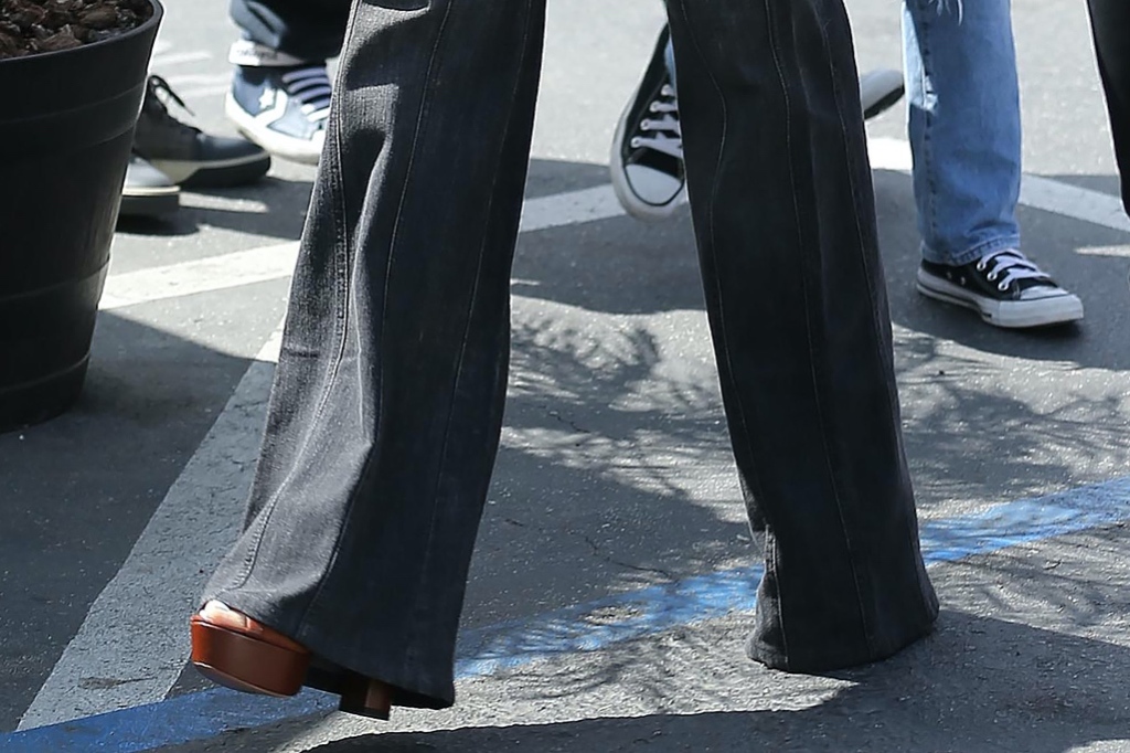 Jennifer Lopez, Coach, Los Angeles, jeans, t-shirt, platforms, hidden heels, brunch,