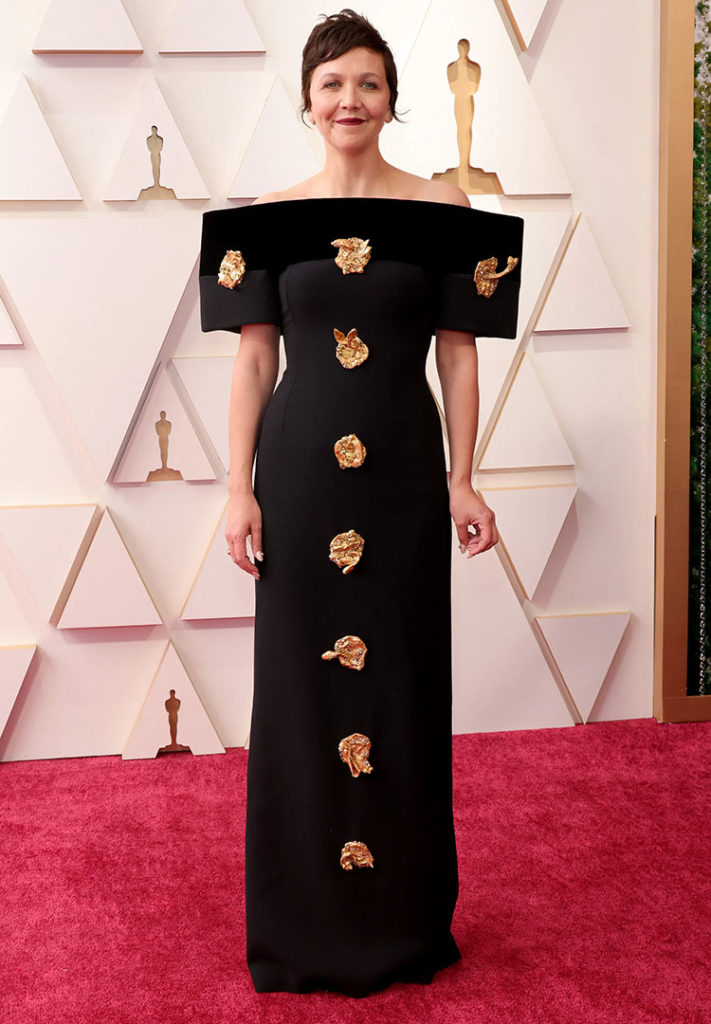 Maggie Gyllenhaal Wore Schiaparelli Haute Couture To The 2022 Oscars
