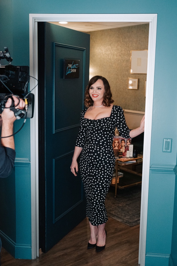 the late late show with james corden, christina ricci, black polka dot dress, pointed toe pumps