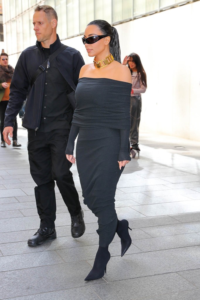 Kim Kardashian, Black Dress, Pointed-Toe Boots