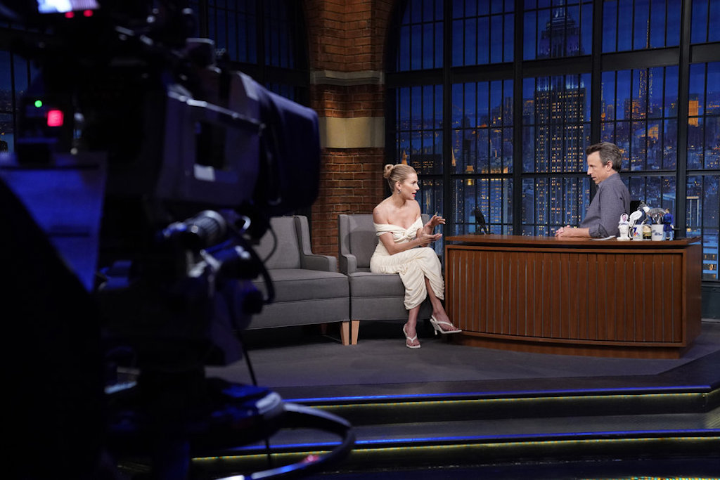 Sienna Miller, all-white, square toe sandals, 'Late Night with Seth Meyers', April 6 2022