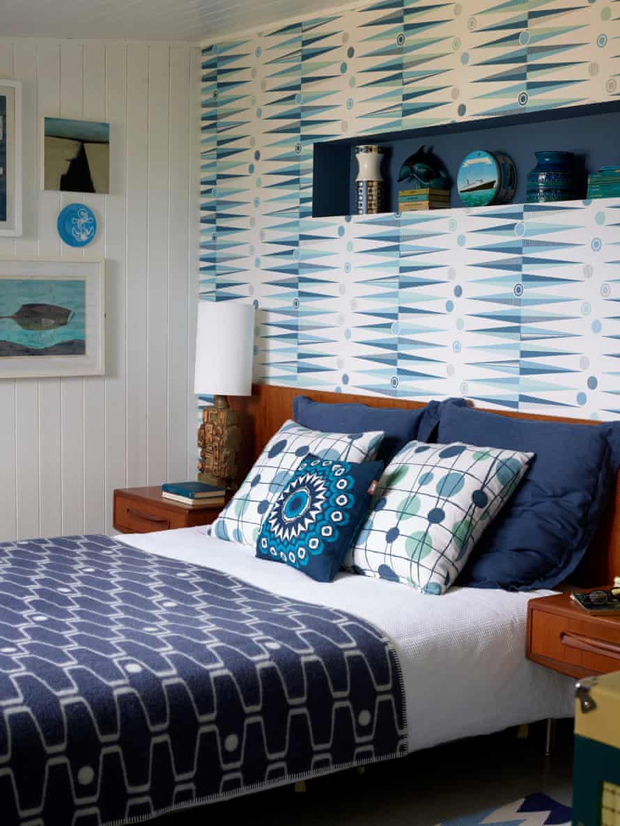 Kind of blue: backgammon wallpaper in a bedroom.