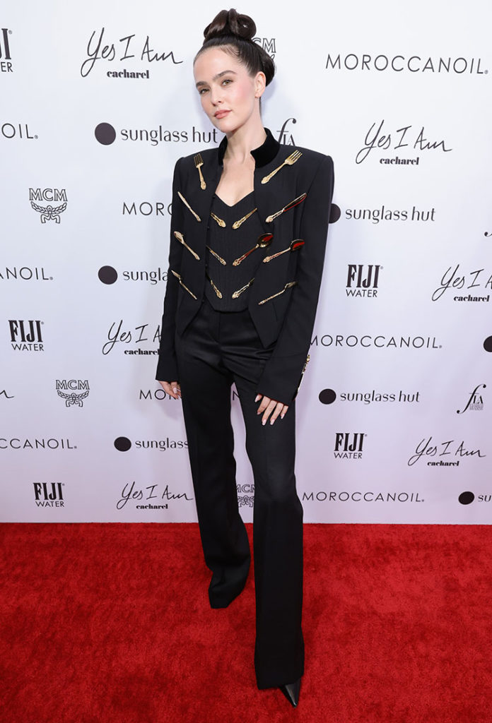 Zoey Deutch Wore Moschino To The Daily Front Row’s Fashion Awards