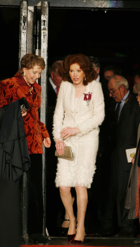 In 2005, Prince Charles and Camilla Parker Bowles joined Ann Getty, who wore JAR’s Fleur Pompons, for a performance of Beach Blanket Babylon at San Francisco's Club Fugazi.