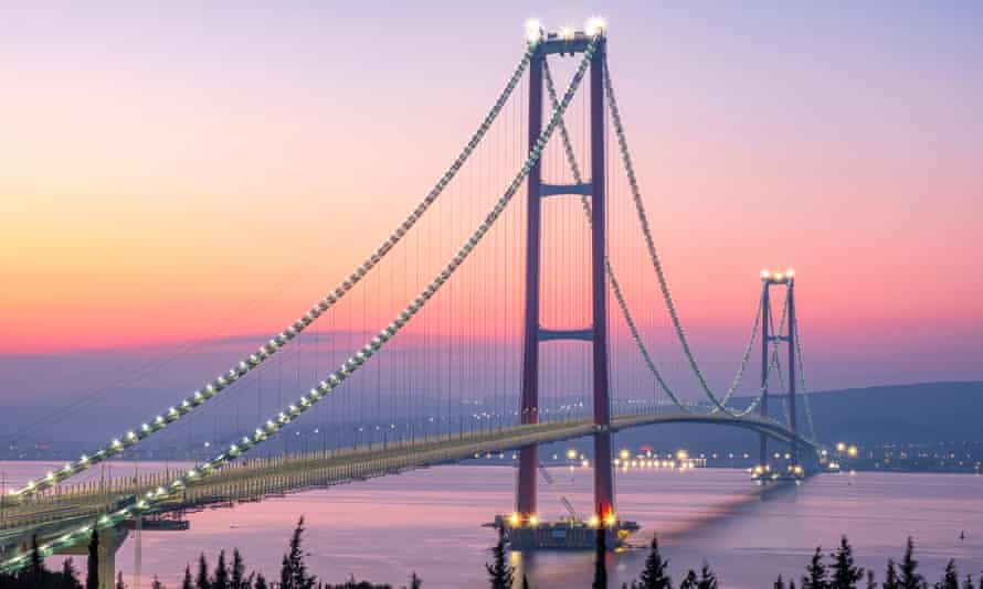 1915 Canakkale Bridge at dawn with lights