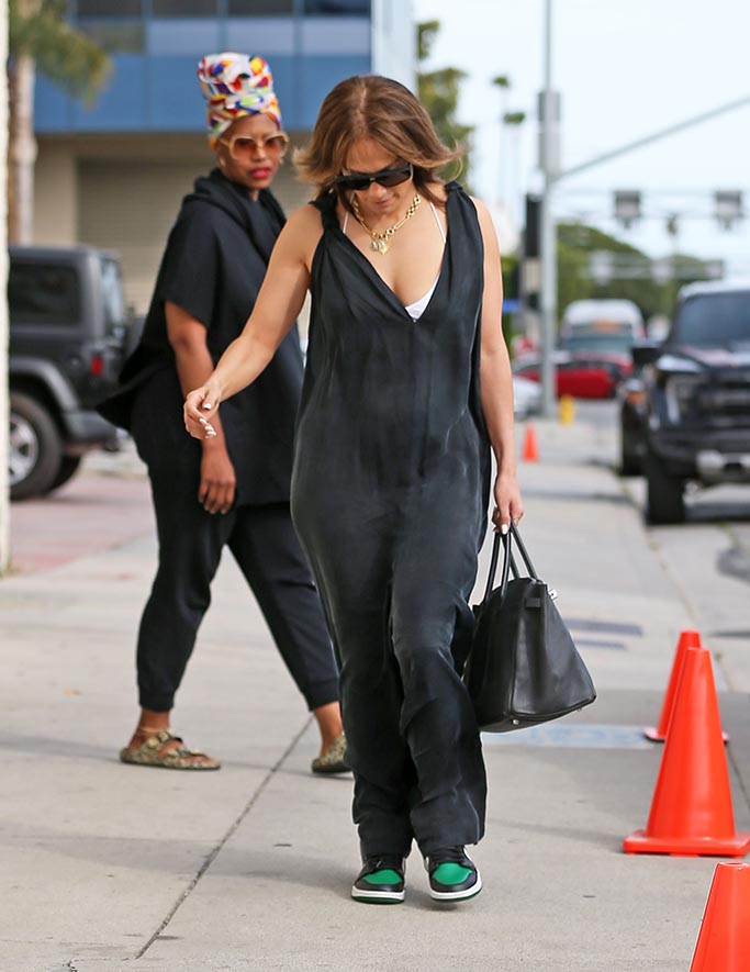 Jennifer Lopez is seen leaving a dance studio in Los Angeles. 27 May 2022 Pictured: Jennifer Lopez is seen leaving a dance studio in Los Angeles. Photo credit: TheCelebrityfinder/MEGA TheMegaAgency.com +1 888 505 6342 (Mega Agency TagID: MEGA862867_001.jpg) [Photo via Mega Agency]