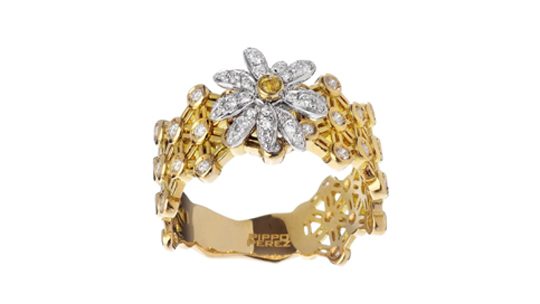 how to style rings for wedding guests - Pippo Perez Daisy Flower Ring