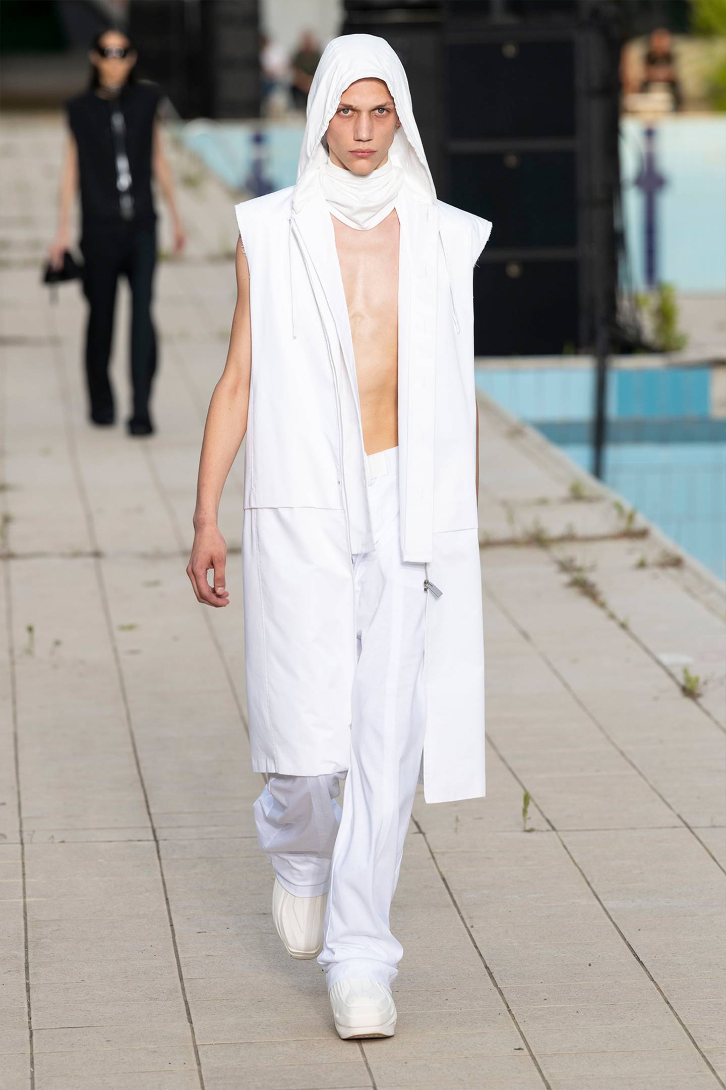 Giorgio Armani Menswear Spring/Summer 2023 Look 1.