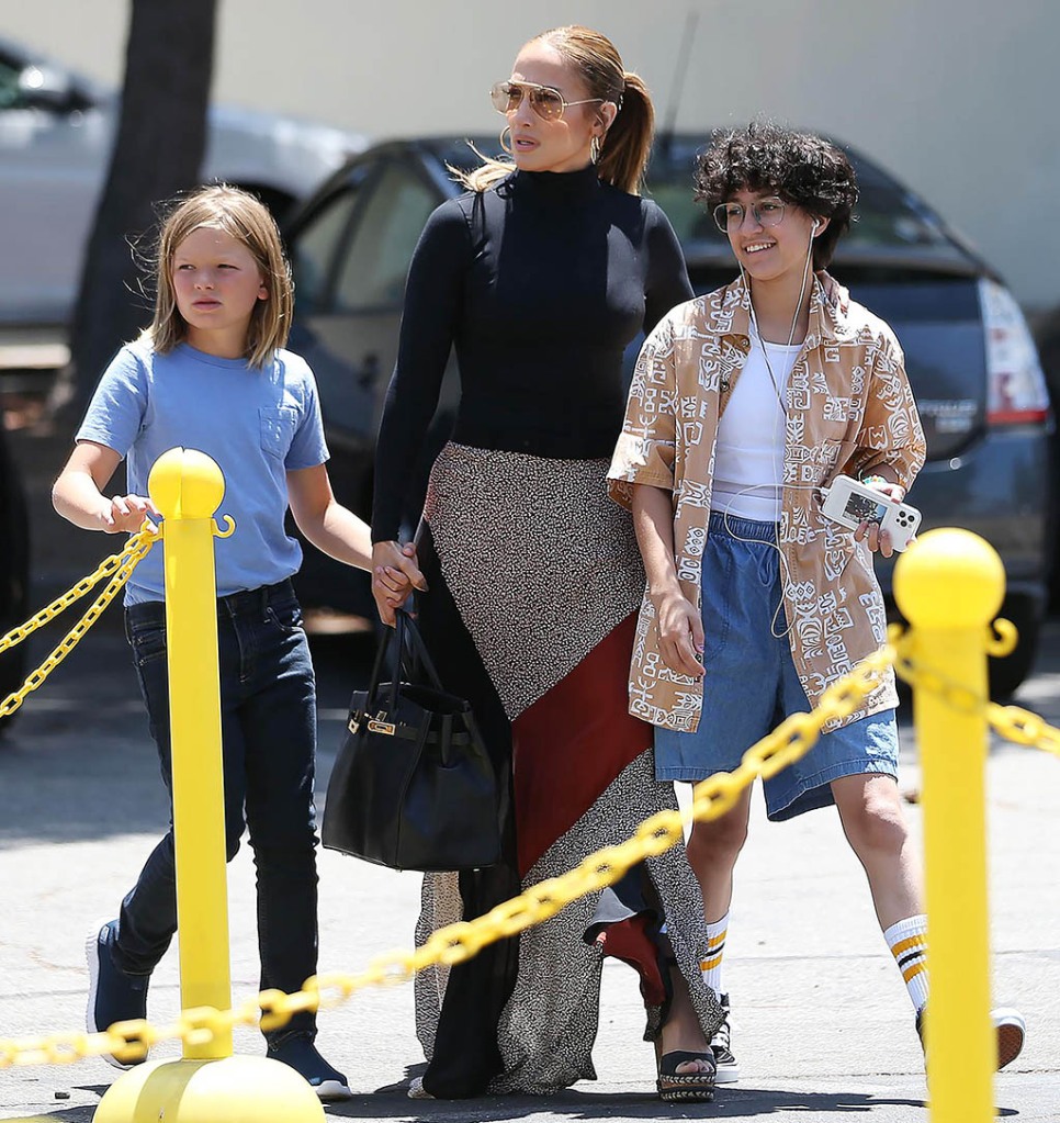 Ben Affleck and Jennifer Lopez with kids at Melrose Trading Post in Los Angeles. 04 Jul 2022 Pictured: Ben Affleck and Jennifer Lopez. Photo credit: mcla@broadimage / MEGA TheMegaAgency.com +1 888 505 6342 (Mega Agency TagID: MEGA874508_008.jpg) [Photo via Mega Agency]