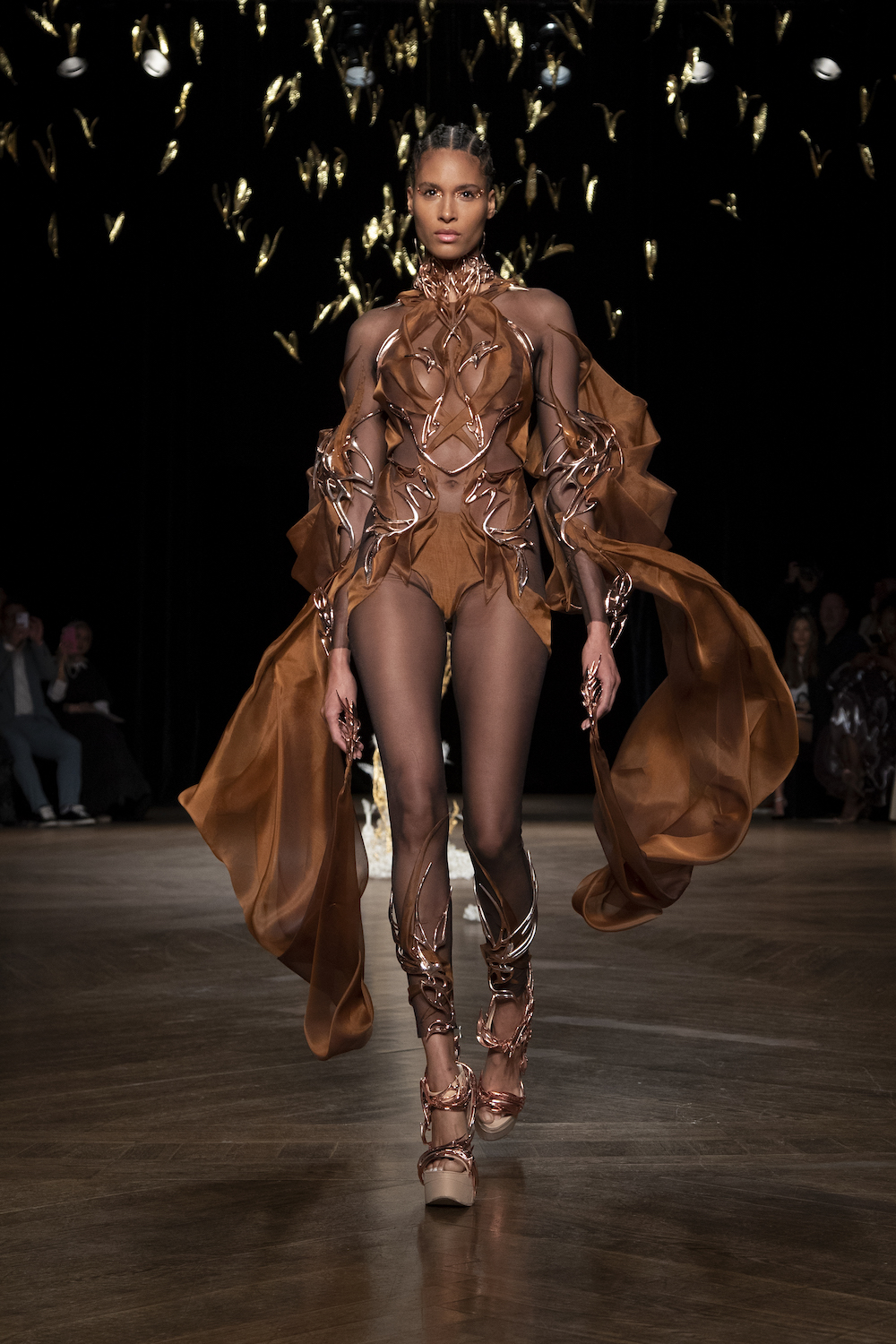  A look from the Iris Van Herpen AW 22 couture show.