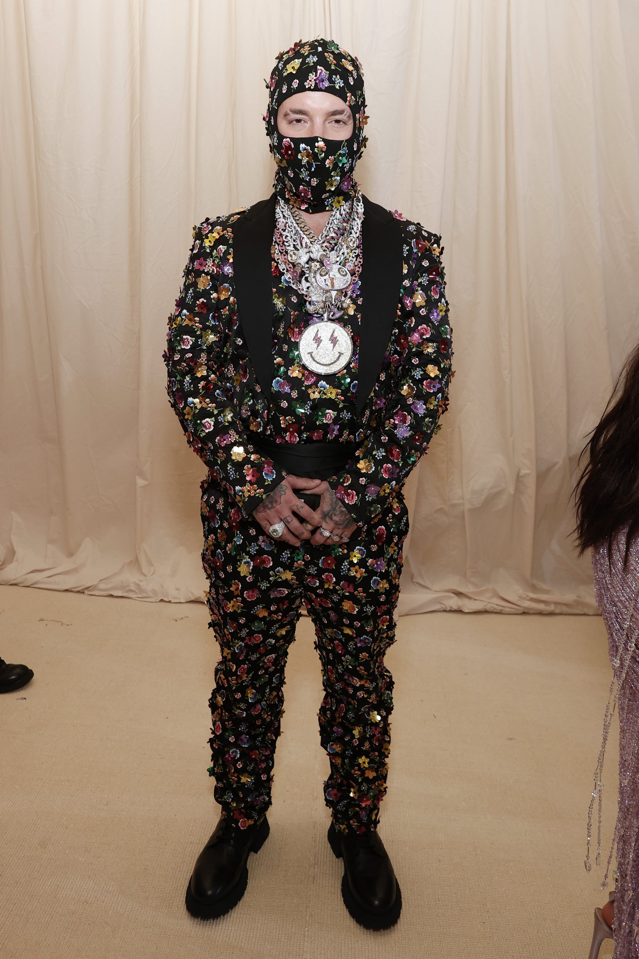 NEW YORK, NEW YORK - SEPTEMBER 13: J Balvin attends The 2021 Met Gala Celebrating In America: A Lexicon Of Fashion at Metropolitan Museum of Art on September 13, 2021 in New York City. (Photo by Arturo Holmes/MG21/Getty Images)