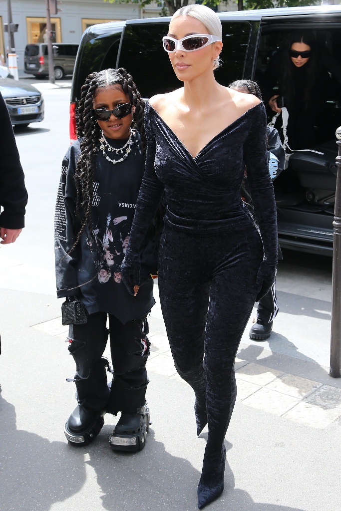 Kim Kardashian, North West, boots, boot pant, bodysuit, black boots, pointed boots, heels, couture, haute couture, Haute Couture Week, runway, Paris, Balenciaga, Demna