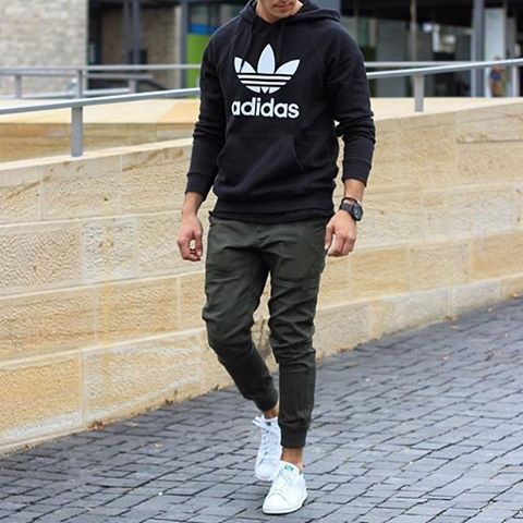 how to wear joggers with a hoodie