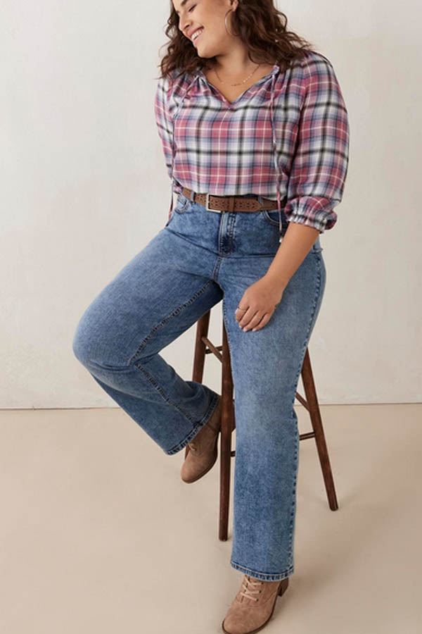 Plus-size model wears straight-leg jeans, a fall fashion essential.