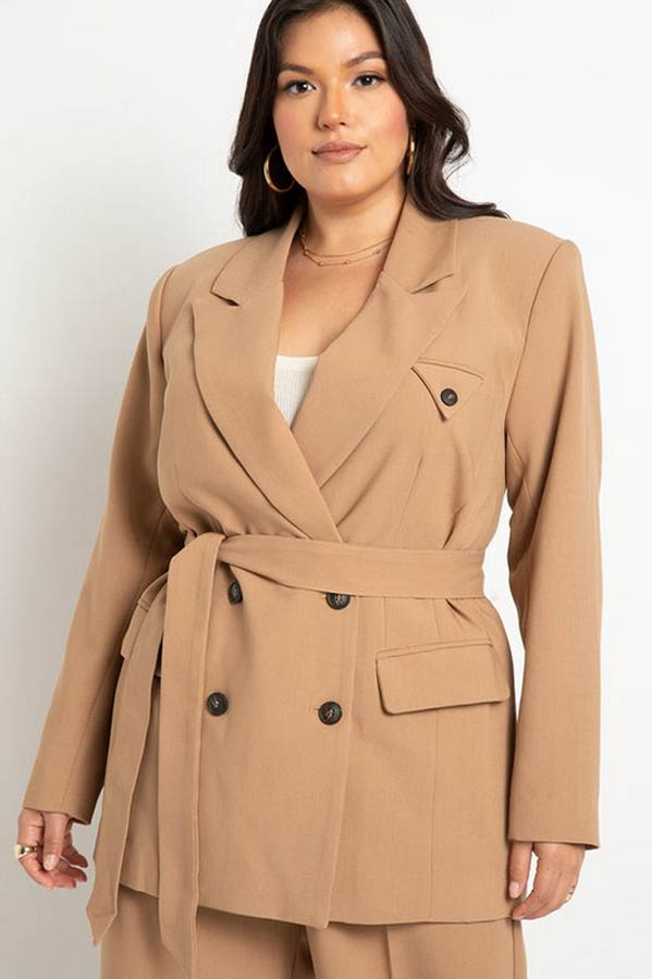 Model wears tan plus-size blazer, an essential fall fashion.