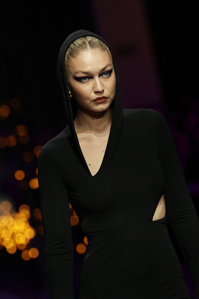MILAN, ITALY - SEPTEMBER 23: Gigi Hadid walks the runway of the Versace Fashion Show during the Milan Fashion Week Womenswear Spring/Summer 2023 on September 23, 2022 in Milan, Italy. (Photo by Vittorio Zunino Celotto/Getty Images)