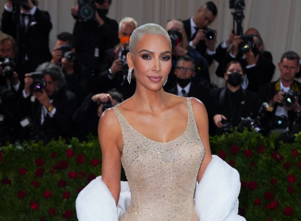 Watch Kim Kardashian Struggle to Climb Stairs in Tight Dress - Fashnfly