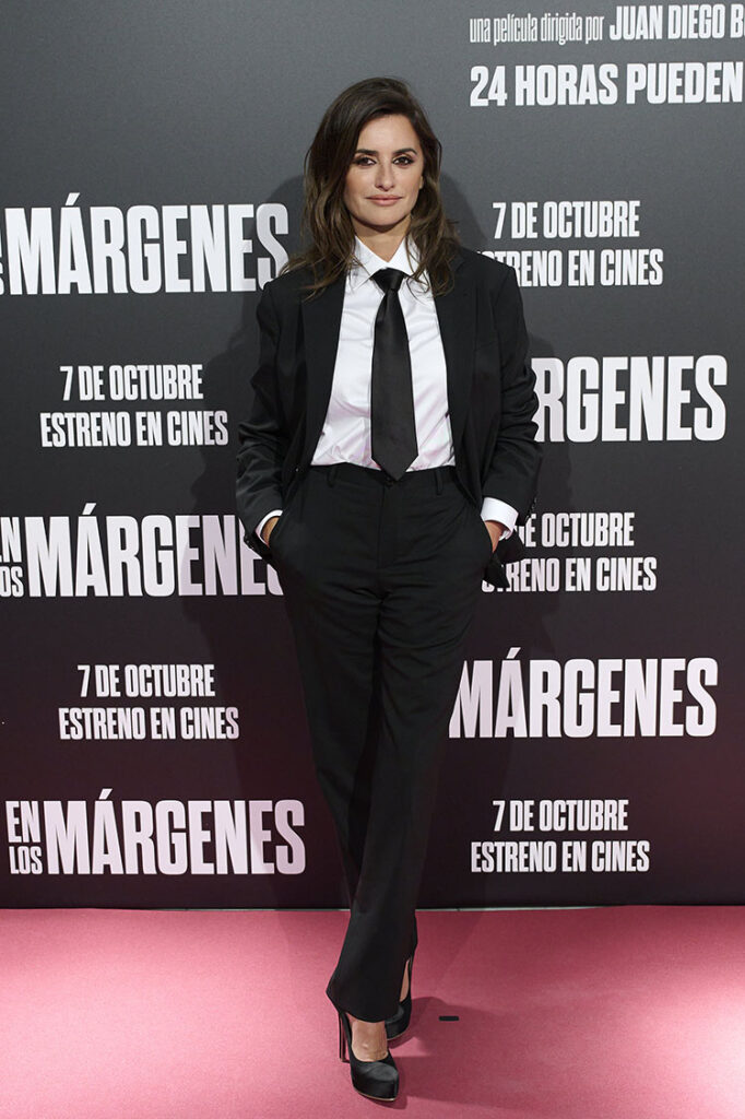 Penelope Cruz in Armani
En Los Margenes premiere