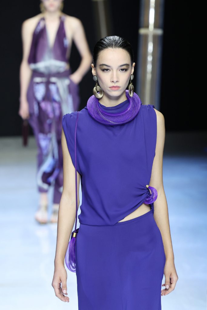 purple trend spring 2023 fashion trends Giorgio Armani Womenswear Spring/Summer 2023 during Milan Fashion Week on September 25, 2022 (Photo by Vittorio Zunino Celotto/Getty Images)