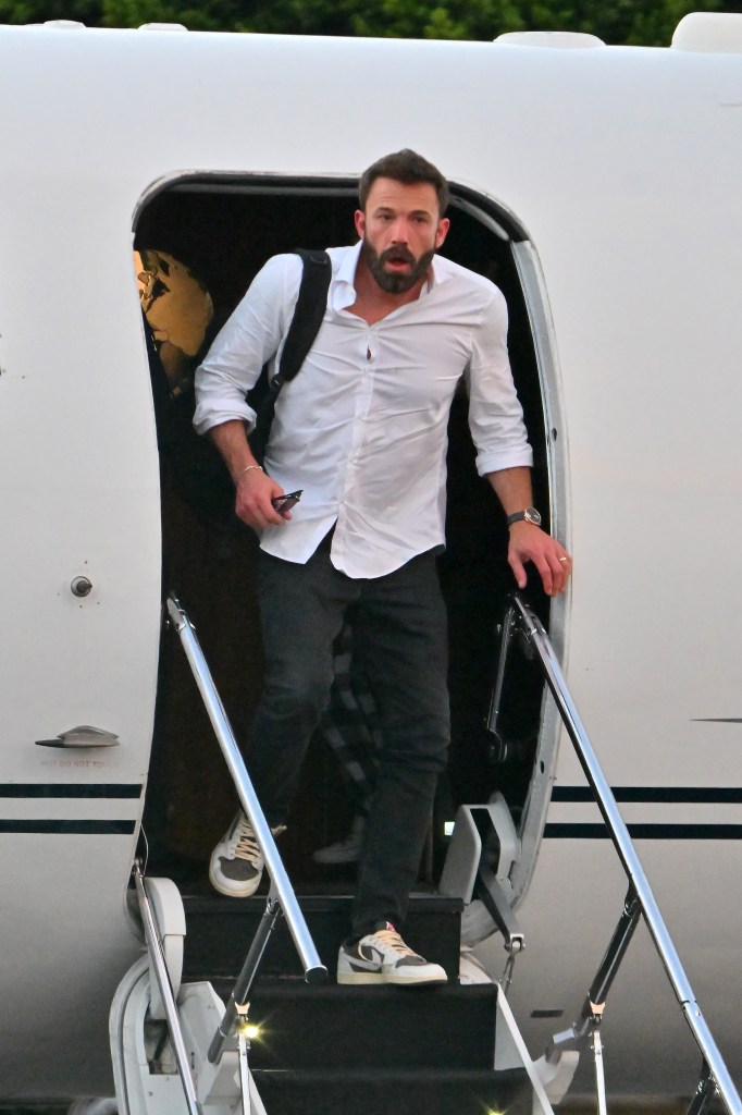 Ben Affleck and Jennifer Lopez arrive back home in LA after spending some time in Miami. Ben was seen giving his step daughter a big hug after their flight on a private jet. Jennifer and Ben stepped out separate looking great. 09 Oct 2022 Pictured: Jennifer Lopez and Ben Affleck. Photo credit: Snorlax / MEGA TheMegaAgency.com +1 888 505 6342 (Mega Agency TagID: MEGA906086_003.jpg) [Photo via Mega Agency]