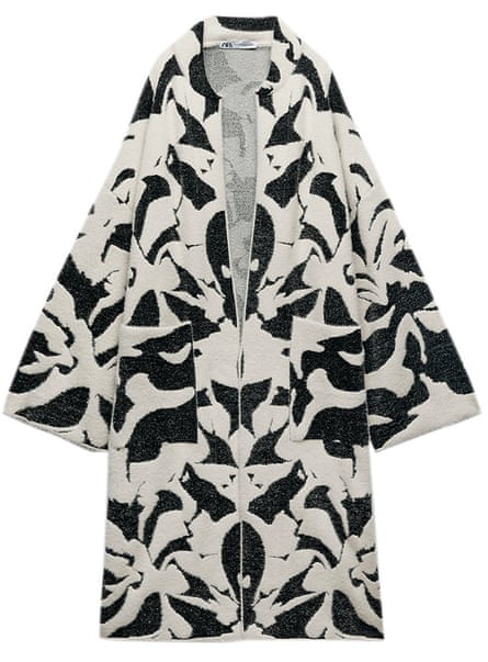 Monochrome patterned coat