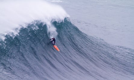 Surfing the gigantic waves of Nazaré
