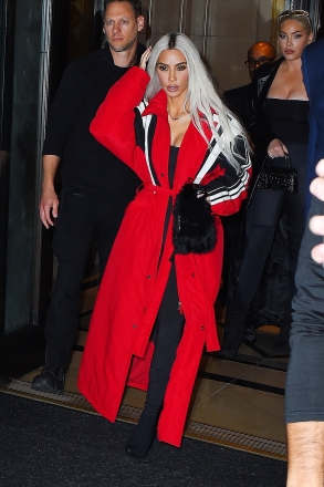 New York, NY - Kim Kardashian draws a media frenzy as the reality star hops out of her ride and arrives at Zero Bond for a night out in NYC. Pictured: Kim Kardashian BACKGRID USA 2 NOVEMBER 2022 BYLINE MUST READ: JosiahW / BACKGRID USA: +1 310 798 9111 / usasales@backgrid.com UK: +44 208 344 2007 / uksales@backgrid.com *UK Clients - Pictures Containing Children Please Pixelate Face Prior To Publication*