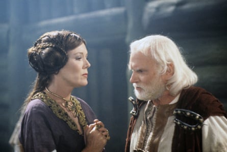 Regan and King Lear, played  by Diana Rigg and Laurence Olivier in 1983.