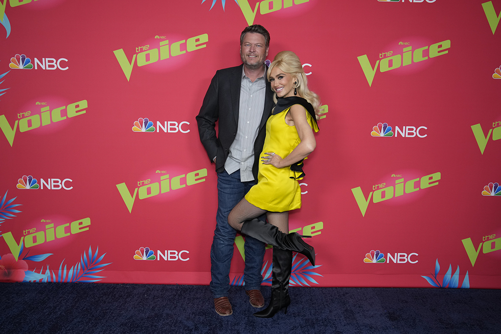 Gwen Stefani and Blake Shelton on the top 13 live performance episode of 