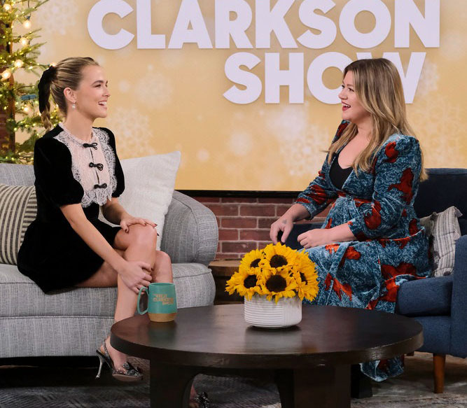 Zoey Deutch Wore Saloni Promoting 'Something From Tiffany's'
The Kelly Clarkson Show