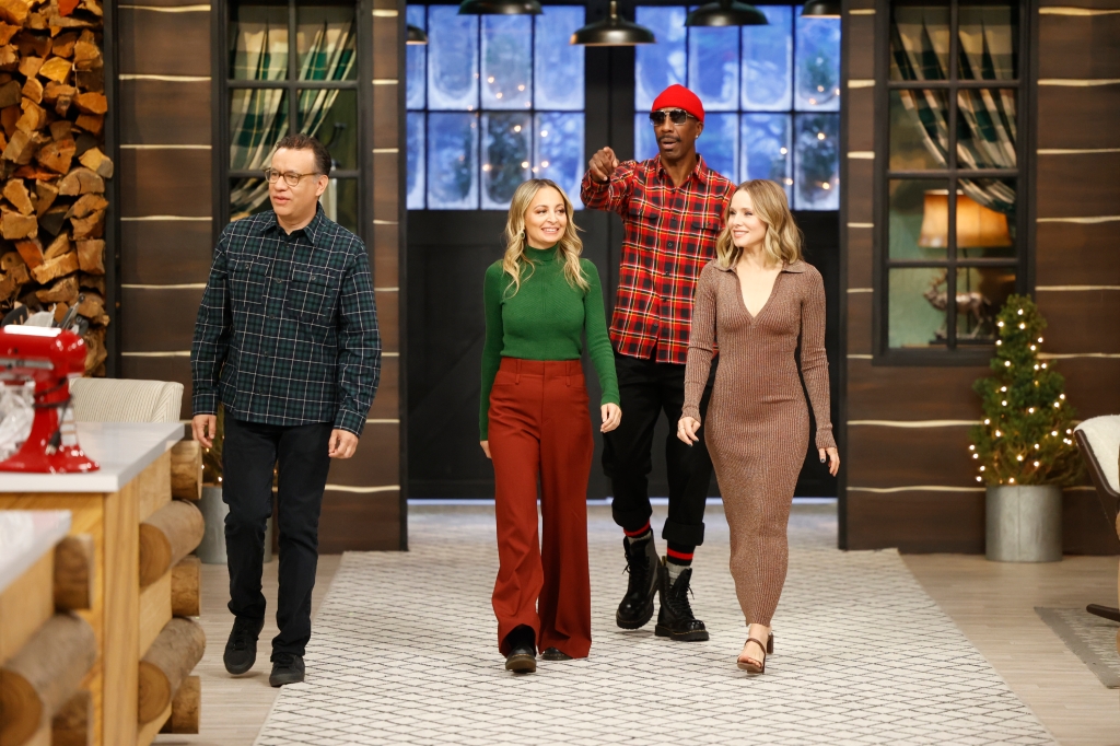 BAKING IT -- "Maya Rudolph and Amy Poehler's Celebrity Holiday Special" Episode 206 -- Pictured: (l-r) Fred Armisen, Nicole Richie, JB Smoove, Kristen Bell -- (Photo by: Jordin Althaus/PEACOCK via Getty Images)