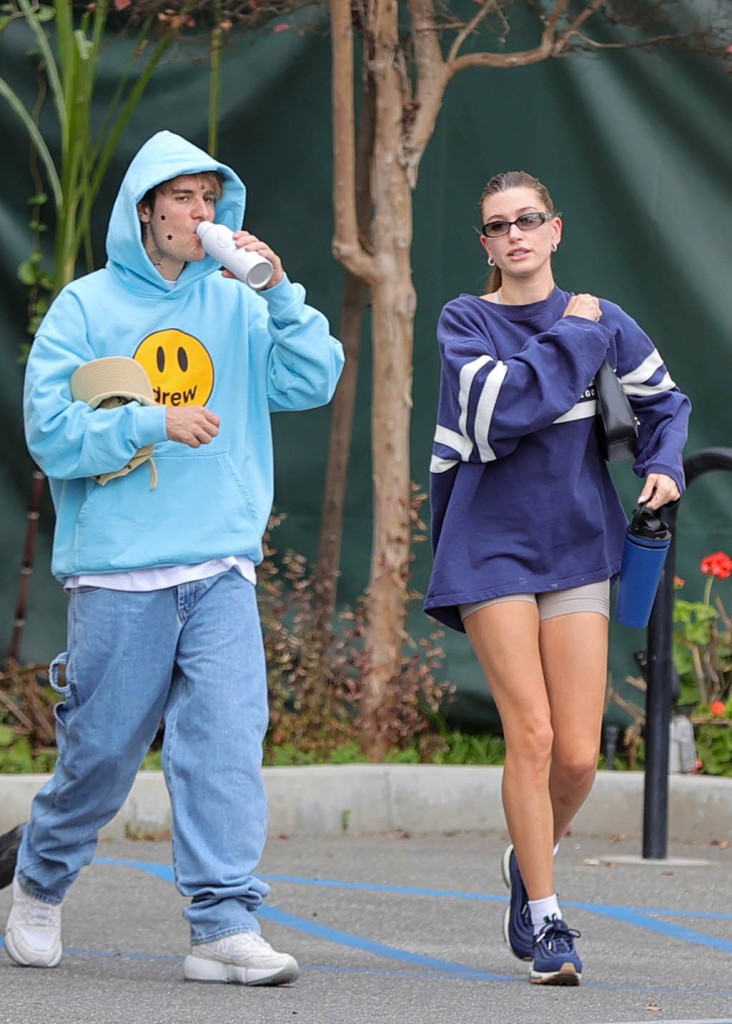 Justin Bieber, Hailey Bieber, Sneakers, Celebrity Couple Style 