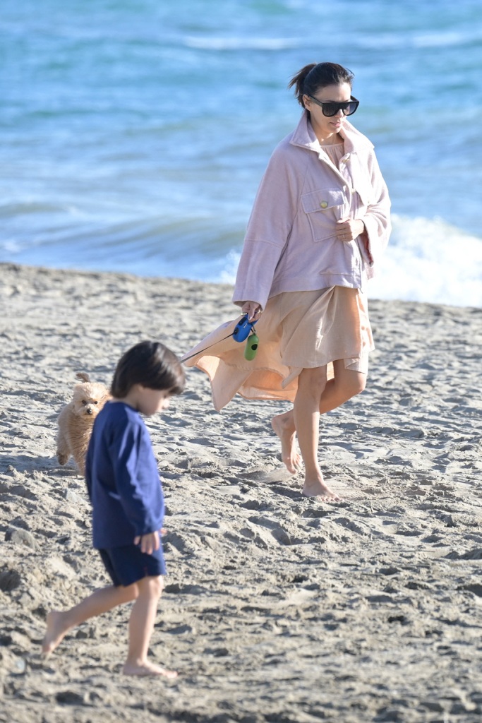 Eva Longoria and her family seen on the beach in Marbella, Spain on Dec. 29 2022.