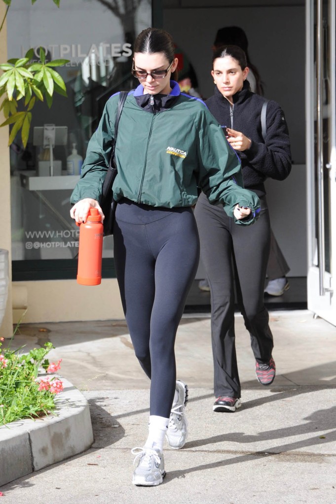 Kendall Jenner, Pilates, Leggings, Nike Air Zoom Spiridon 
