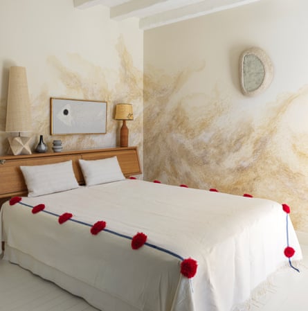 A sandstorm mural in a bedroom.