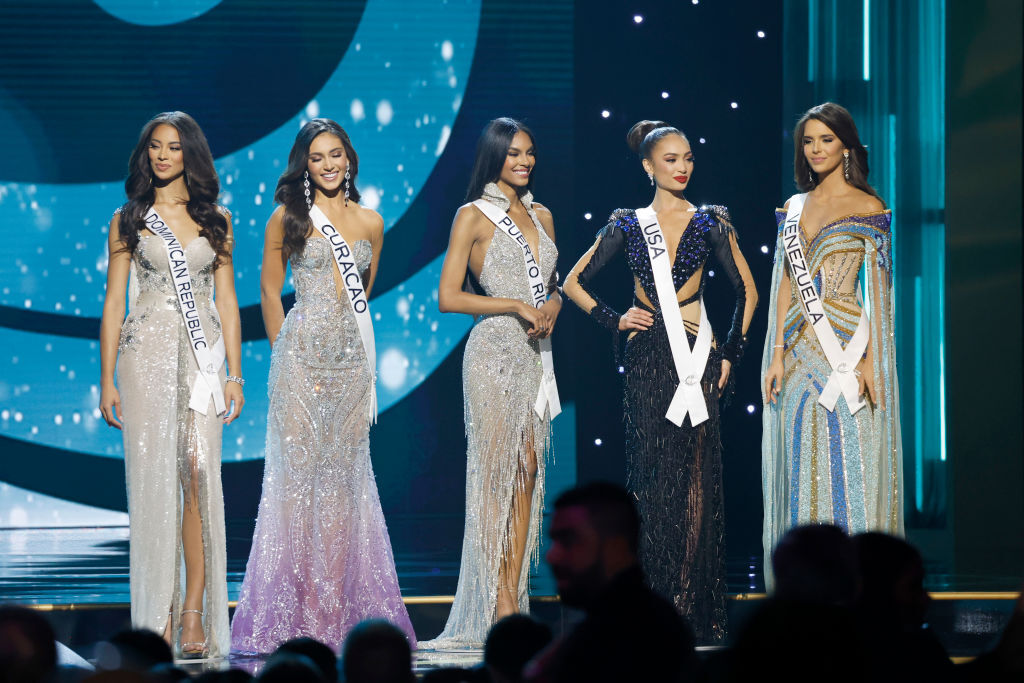 NEW ORLEANS, LOUISIANA - JANUARY 14: Miss Dominican Republic Andreína Martínez, Miss Curaçao Gabriela Dos Santos, Miss Puerto Rico Ashley Carino, Miss USA R'Bonney Gabriel and Miss Venezuela Amanda Dudamel speak during The 71st Miss Universe Competition at New Orleans Morial Convention Center on January 14, 2023 in New Orleans, Louisiana. (Photo by Jason Kempin/Getty Images)