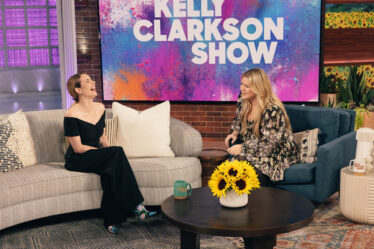 Emma Roberts and Kelly Clarkson on