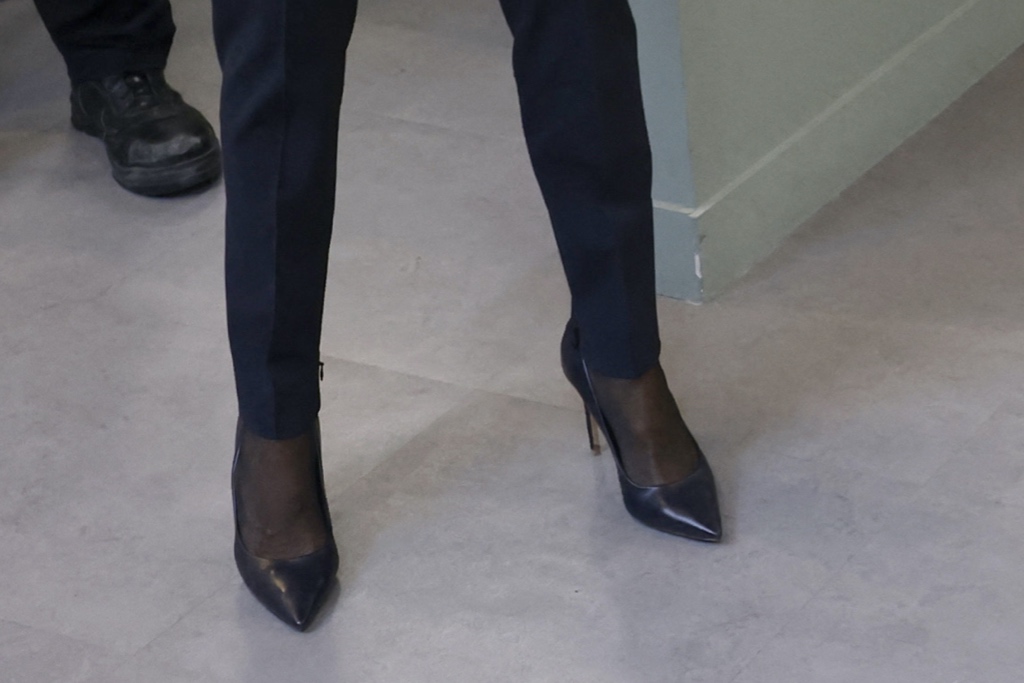 Brigitte Macron, Paris, pumps, black pumps, heels, high heels, stilettos, stiletto heels, pointed-toe pumps, leather pumps 
