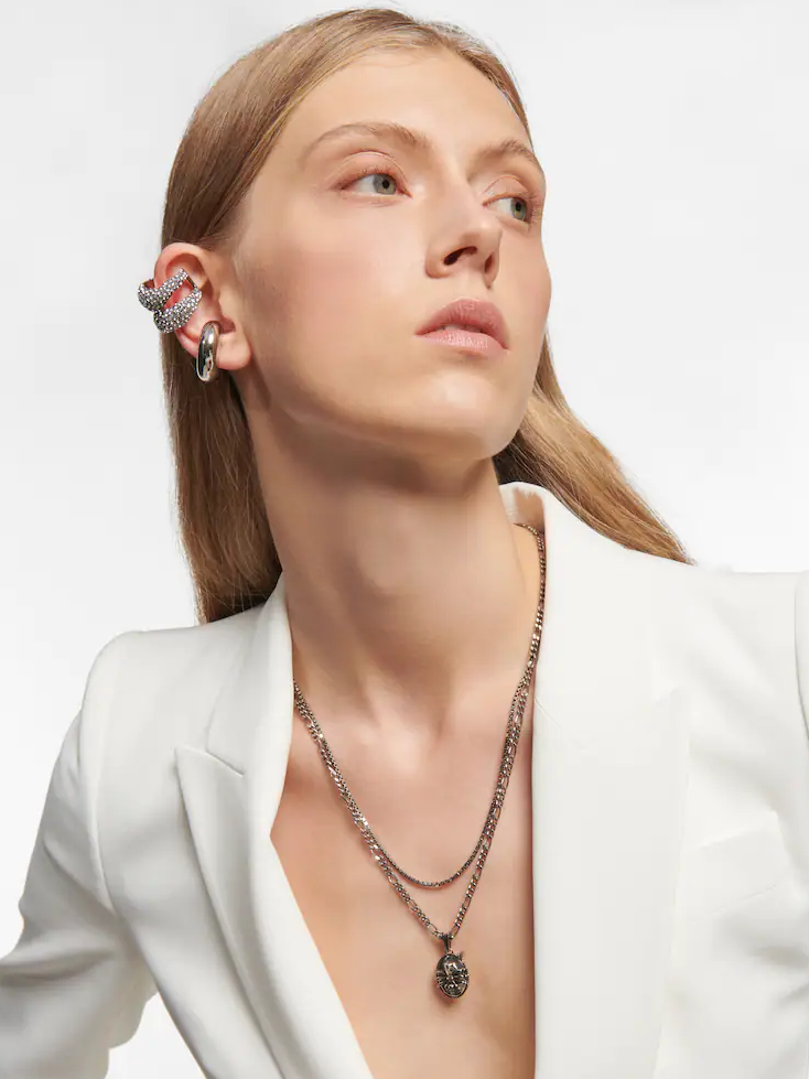 2023 Jewelry Trends: Single Ear Cuff in Brass