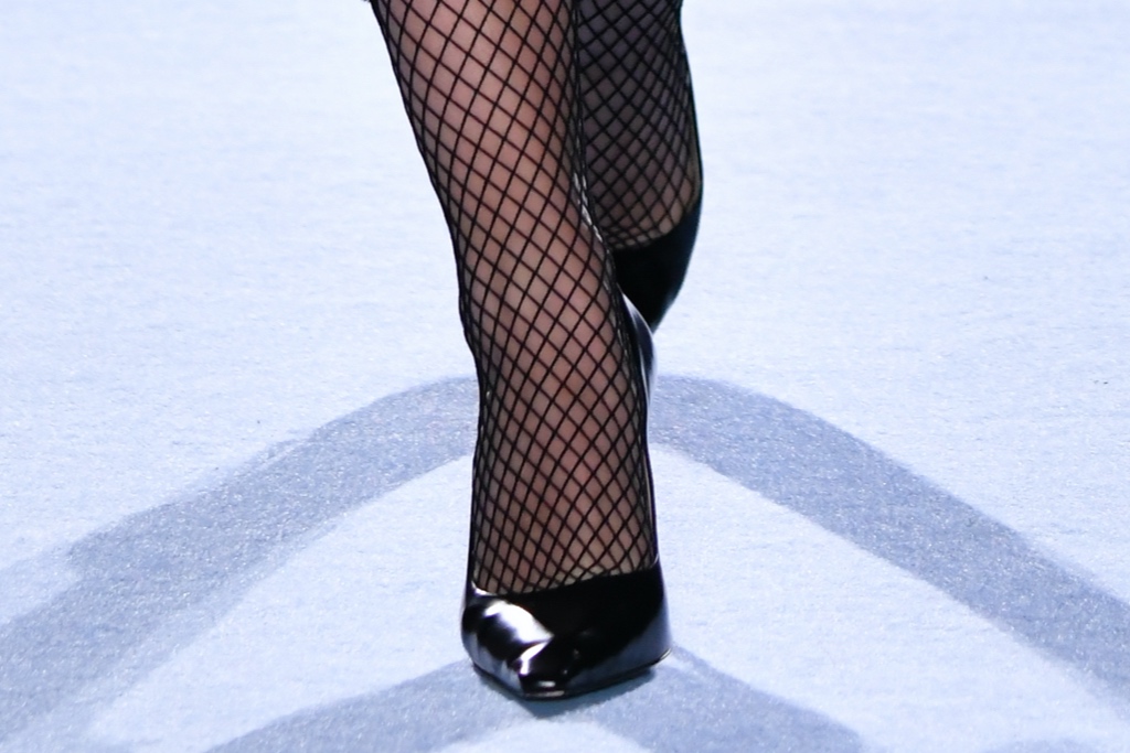 Emily Ratajkowski, pumps, heels, high heels, leather heels, fishnets, tights, skirt, black skirt, top, corset, corset top, Tory Burch, NYFW, New York City, New York Fashion Week, front row, runway show