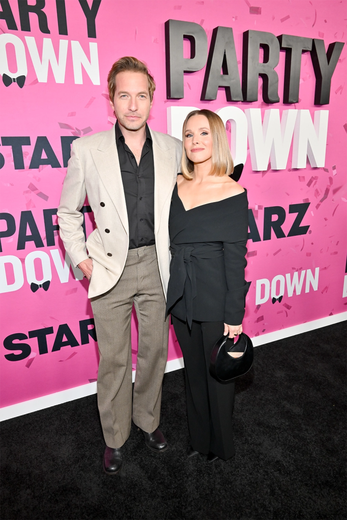 Kristen Bell and Ryan Hansen at the season 3 premiere of 