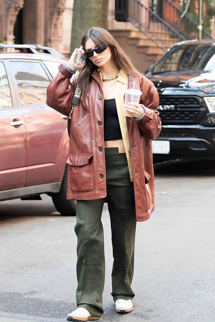 Emily Ratajkowski, Street Style, Celebrity Style, New York City, Sneakers 