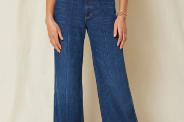 Best Jeans For Tall Women & Long Legs to Buy
