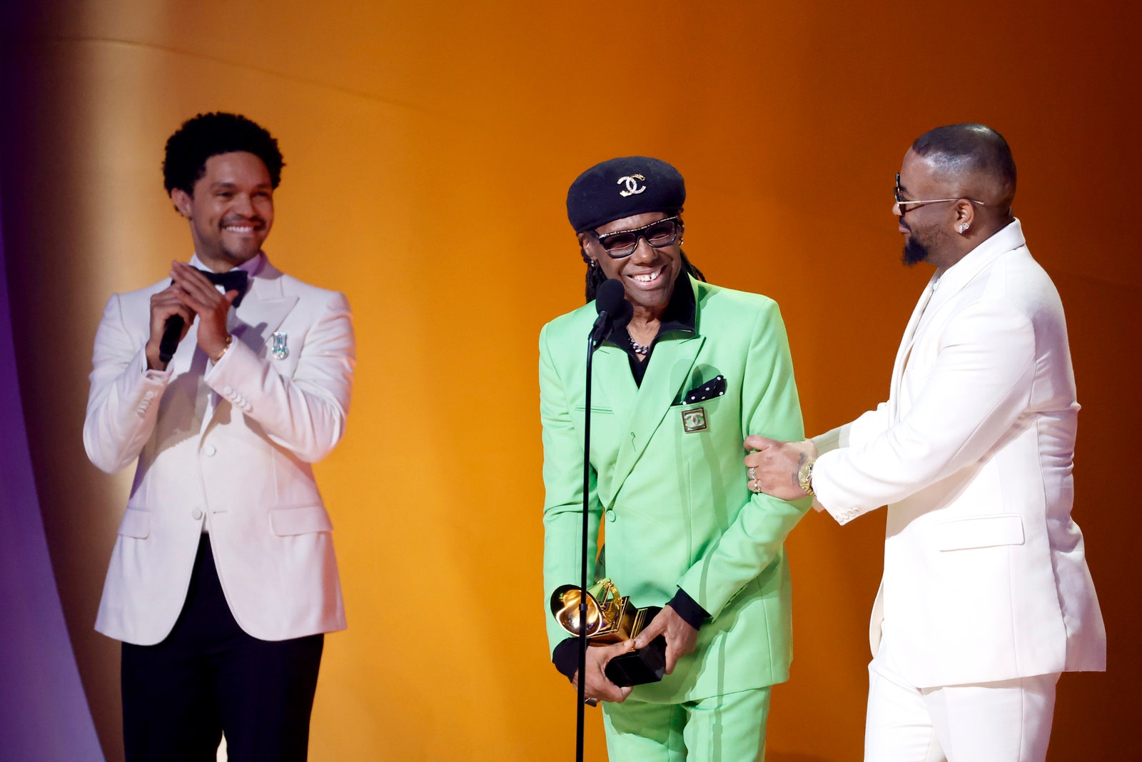 Host Trevor Noah speaks with Nile Rodgers and Terius quotTheDreamquot GesteeldeDiamant winners of the Best RampB Song...