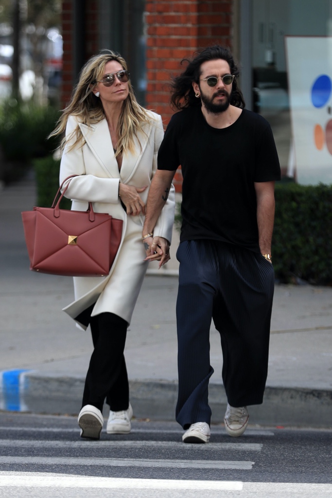 Heidi Klum, tom Kaulitz, la, white coat, red purse, black pants, white sneakers
