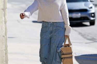 Jennifer Lopez is seen arriving at a dance studio in Los Angeles on Feb. 15, 2023.