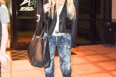 Jessica Simpson, Versace, boots, booties, black boots, leather boots, heeled boots, block heel boots, platform boots, skinny jeans, blue jeans, jacket, black jacket, leather jacket, tote bag, leather tote, Maxwell, daughter, basketball, Los Angeles