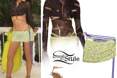 Kylie Jenner: Crop Top, Printed Skirt